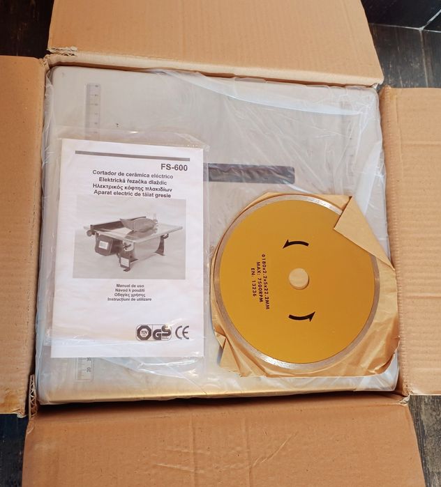 Aparat electric de tăiat gresie/faianță  600W, 180 mm, nefolosit