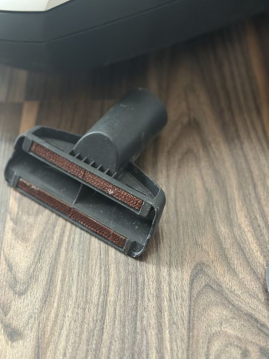 Пылесос Miele………………………….