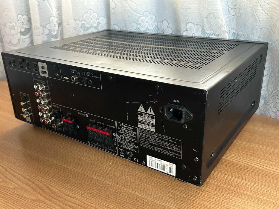 Amplituner-amplificator-statie PIONEER cu iesire activa de subwoofer