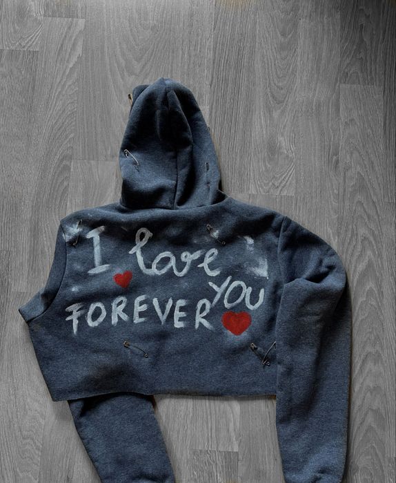 Hanorac personalizat cu scris si accesorii metalice