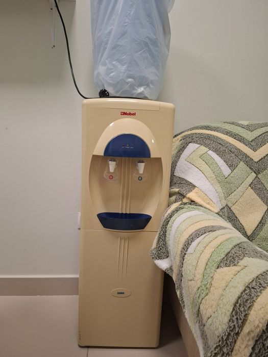 Кулер для воды,лампа,этажерка