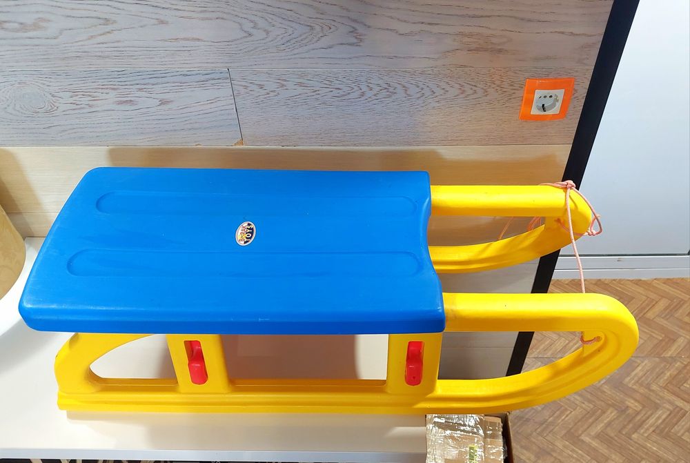 Детска шейна като нова