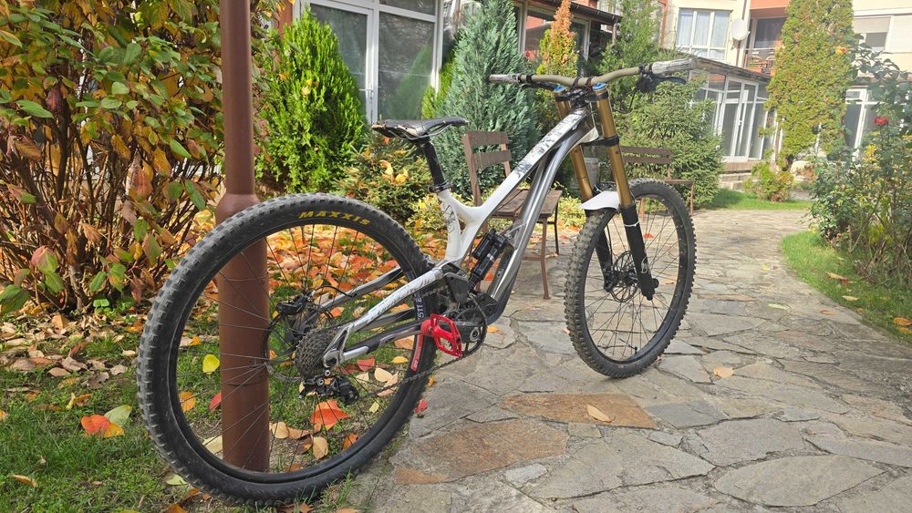 Велосипед Commencal Supreme DH V4 2021 Downhill