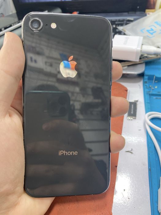 Iphone SE 64 gb sotiladi