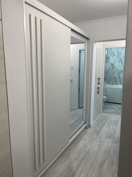 Închiriere apartament 3 camere – totul nou, 450 €/lună.