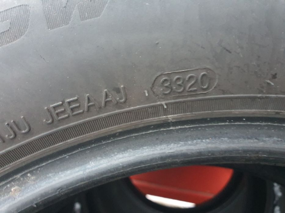 Vând anvelope iarna 205/60/R16