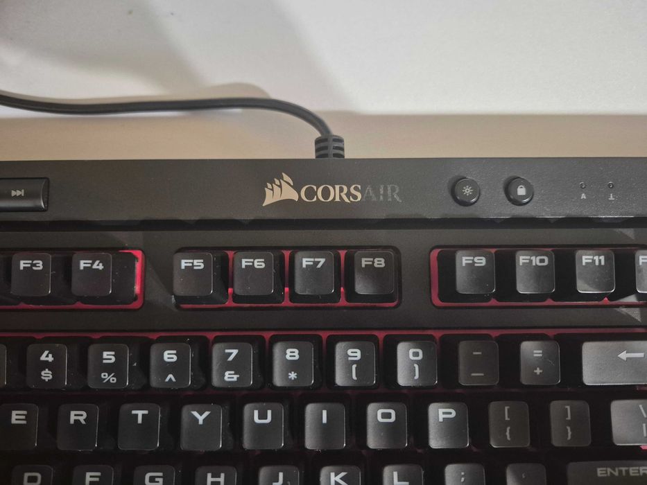 Tastatura Mecanica Corsair K63 TKL Switchuri Cherry Red