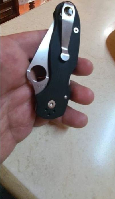 Титаниев дълбок клипс за нож Spyderco – лек, здрав и елегантен!