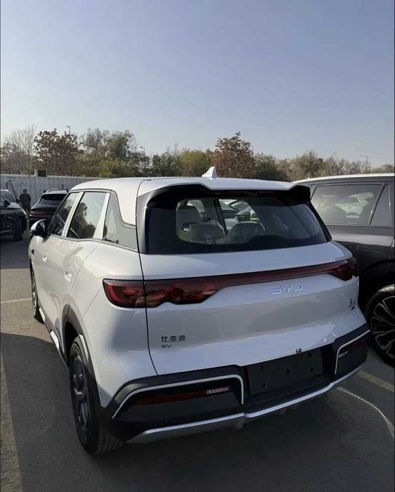 BYD yuan Up smart drive