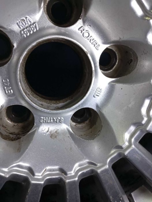 Гуми и джанти 225/55/17 зимни.