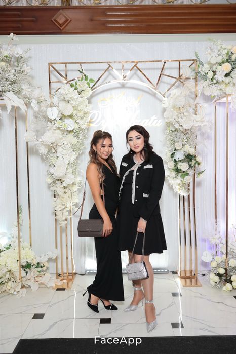 Продается жакет. Пиджак. Очень красивый.