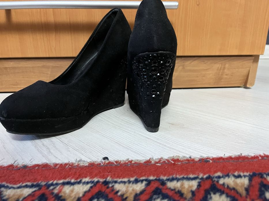 Продам в отличном состояние, новые.