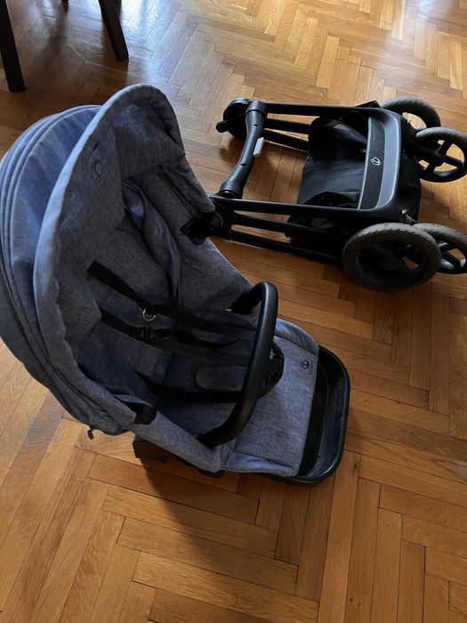 Количка градски модел Stokke Beat с дъждобран