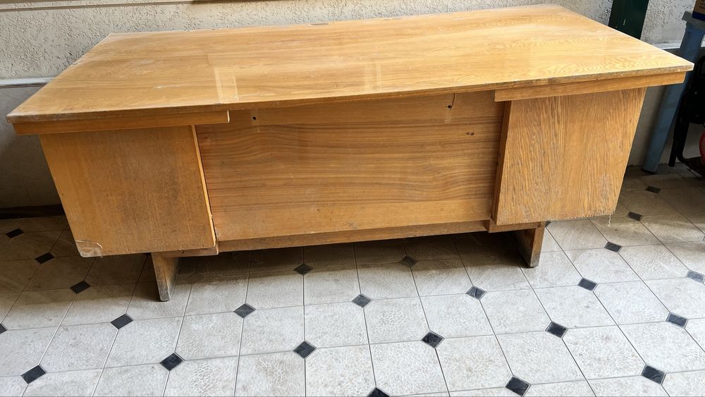 Продается стол. 100 000 сум