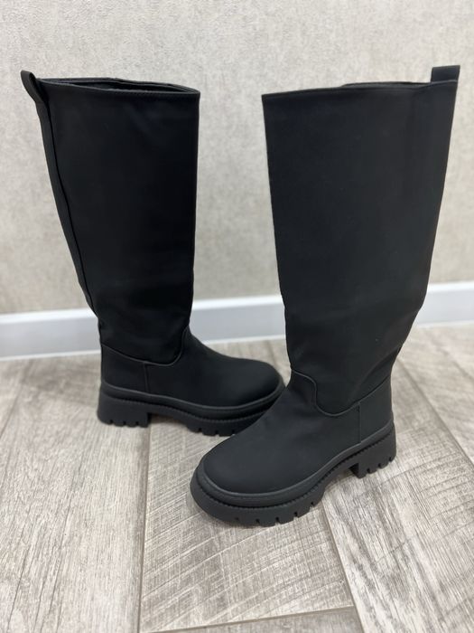 Продаются Сапоги новые