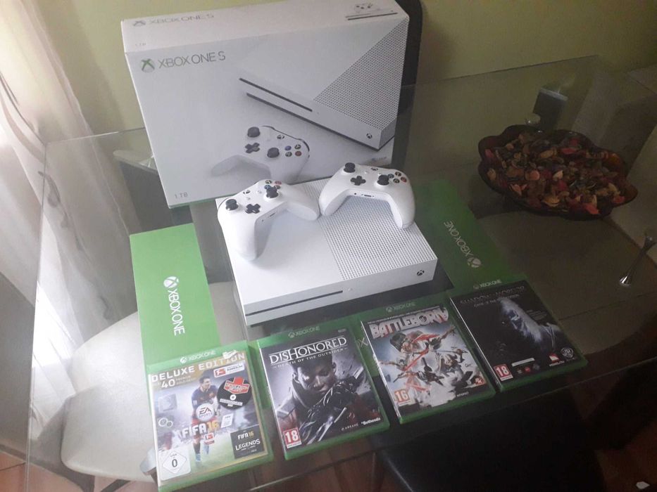 Consola Xbox One S Full Box +19 Jocuri Pitesti • OLX.ro