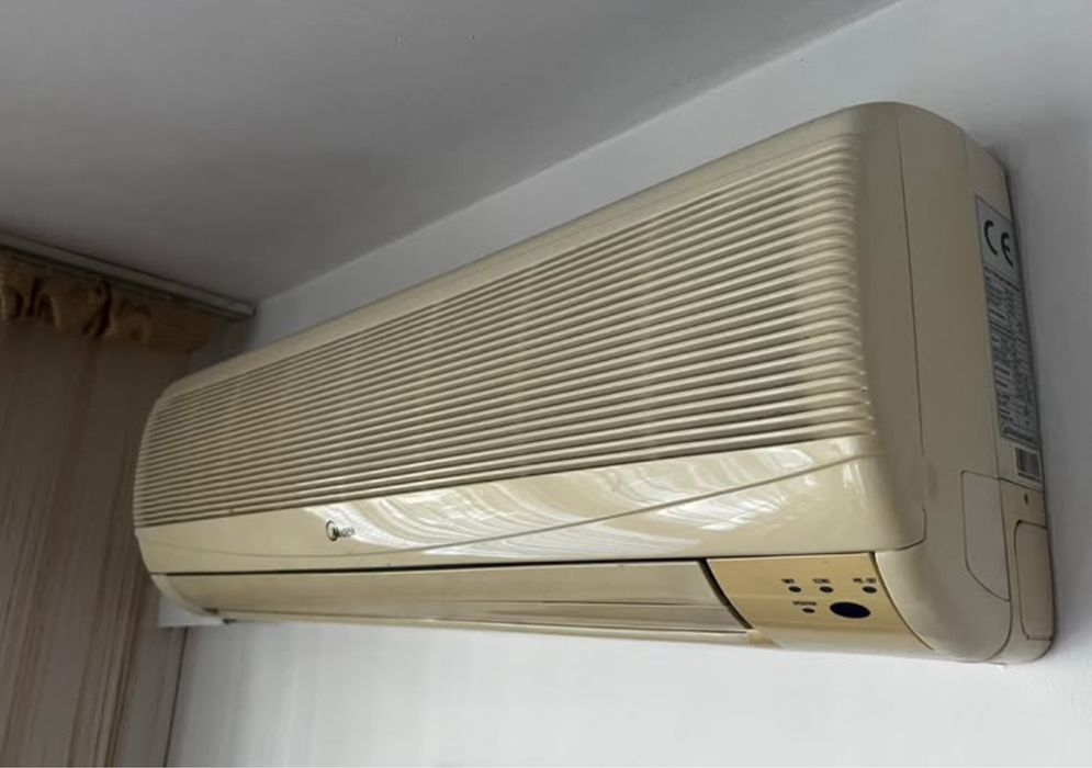 Климатик Midea - налични 2 броя