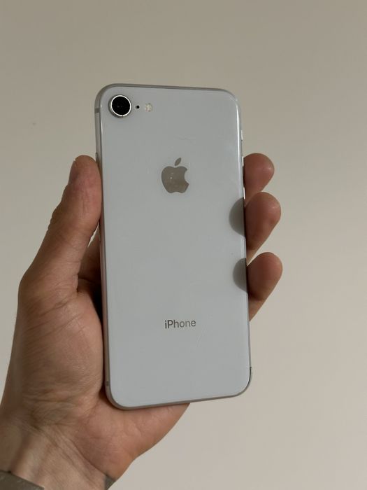 Айфон 8 на 64гб IPhone