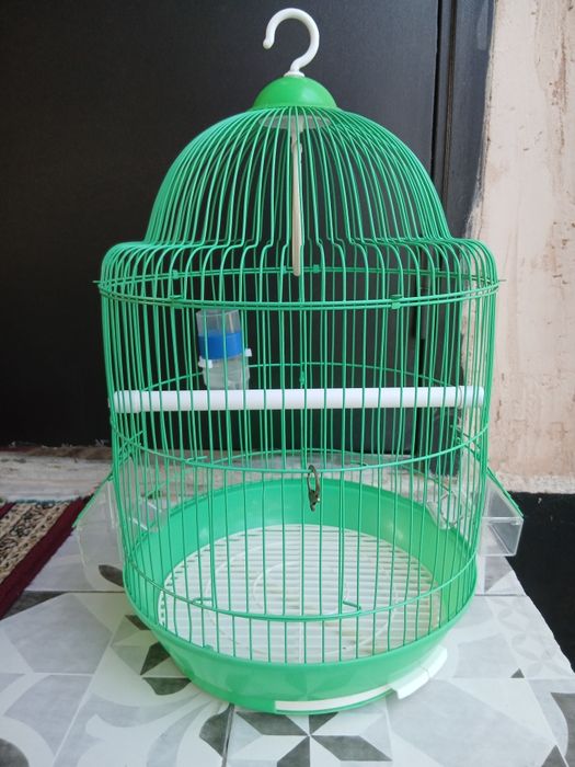 Продам две клетки для  попугаев