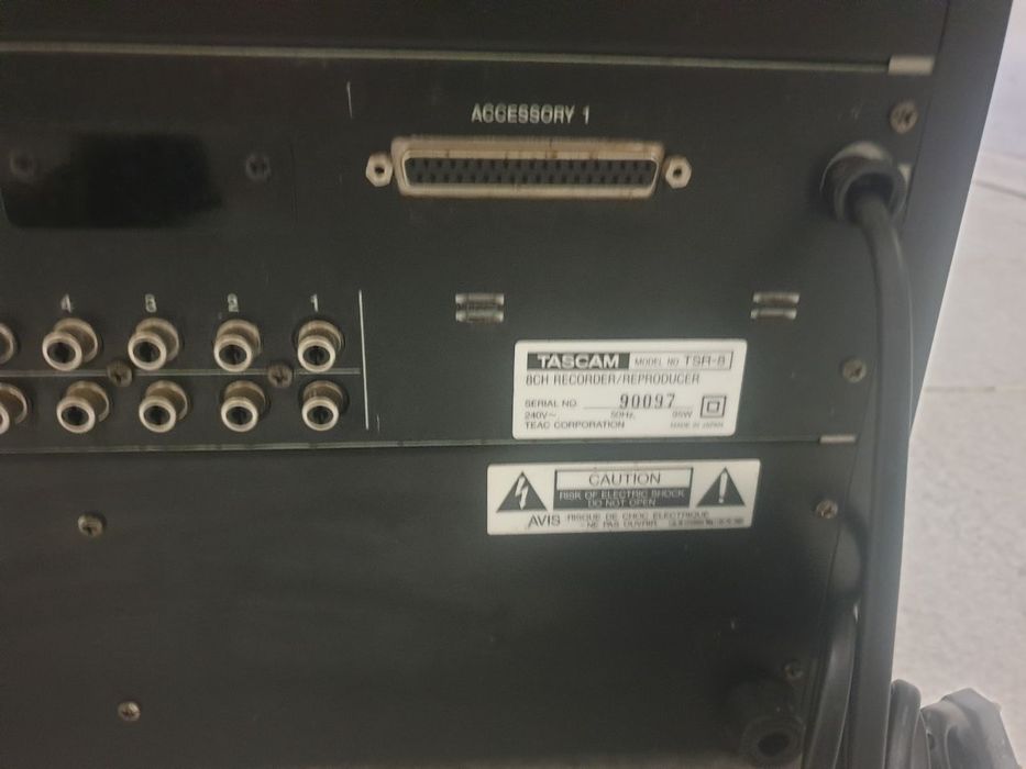 Колекционерки ролков магнетофон Tascam TSR 8 
4 transistor portable ta