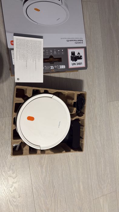 Xiaomi Robot Vacuum E5 Robot aspirator, set complet, cu cutie.