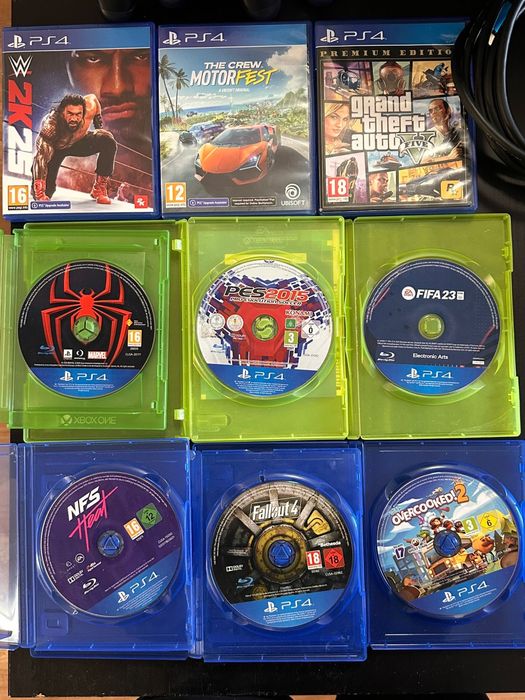 PS4 Slim  + 2 джойстика + игри
