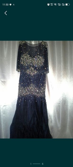 Платье нарядное с камнями