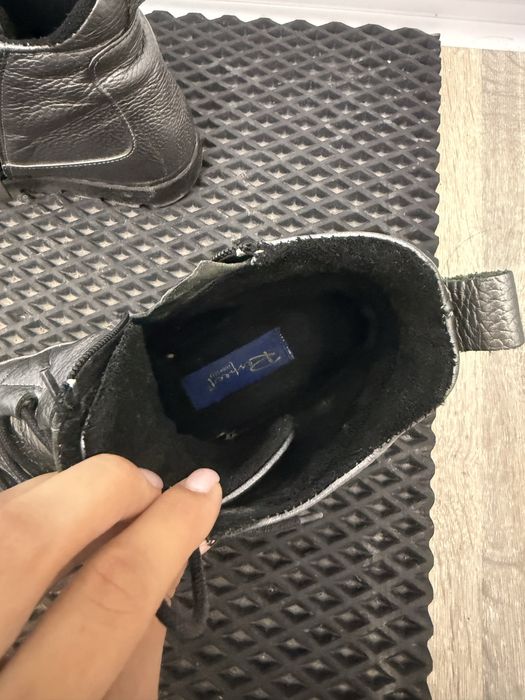 Продам ботинки женские