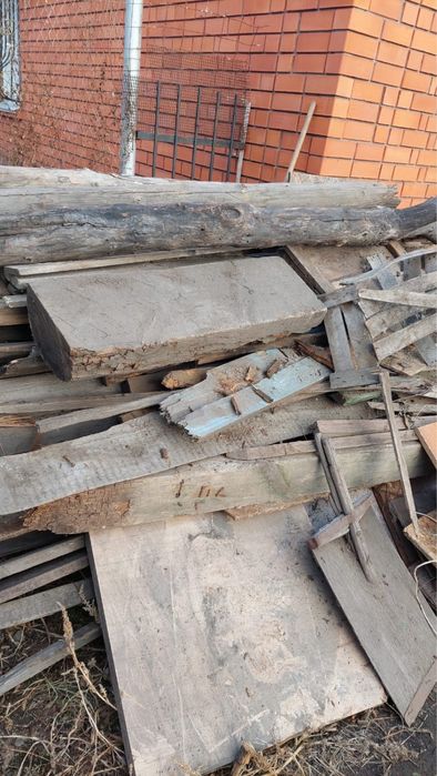 Старые доски на дрова