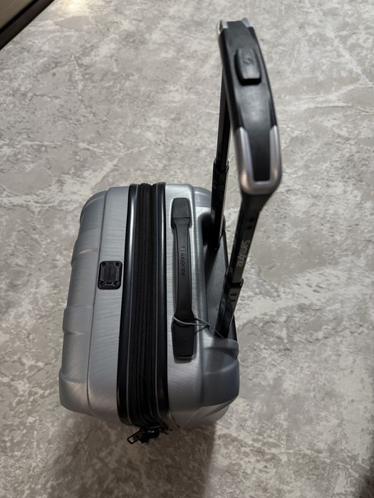 Срочно продам стильный чемодан Samsonite (оригинал)