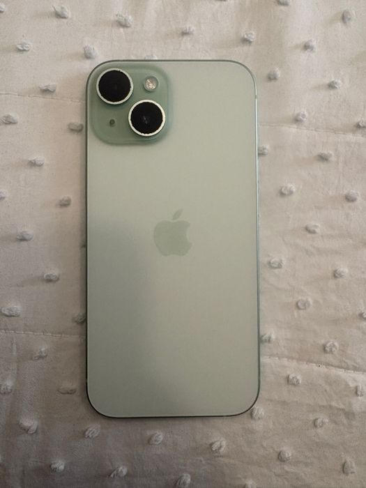 Iphone 15  Green