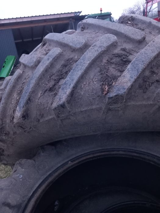 Vând cauciucuri tractor