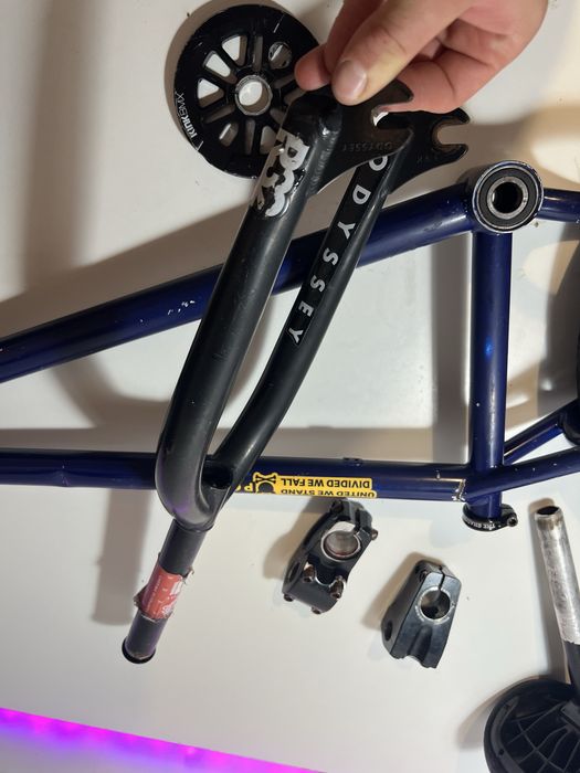 Vand piese bmx custom( cadru full cr mo, furca, angrenaj, cauciucuri, foaie)