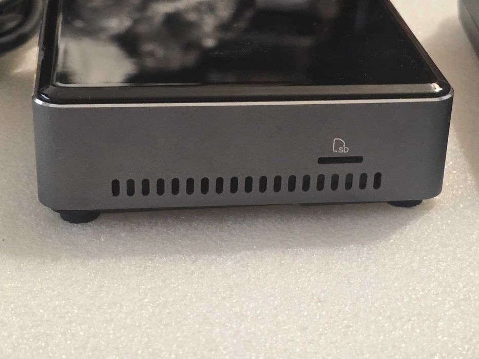 Mini PC Intel NUC 7i3BNK, i3 Gen 7, 4GB RAM, Fără SSD WI-Fi, Bluetooth