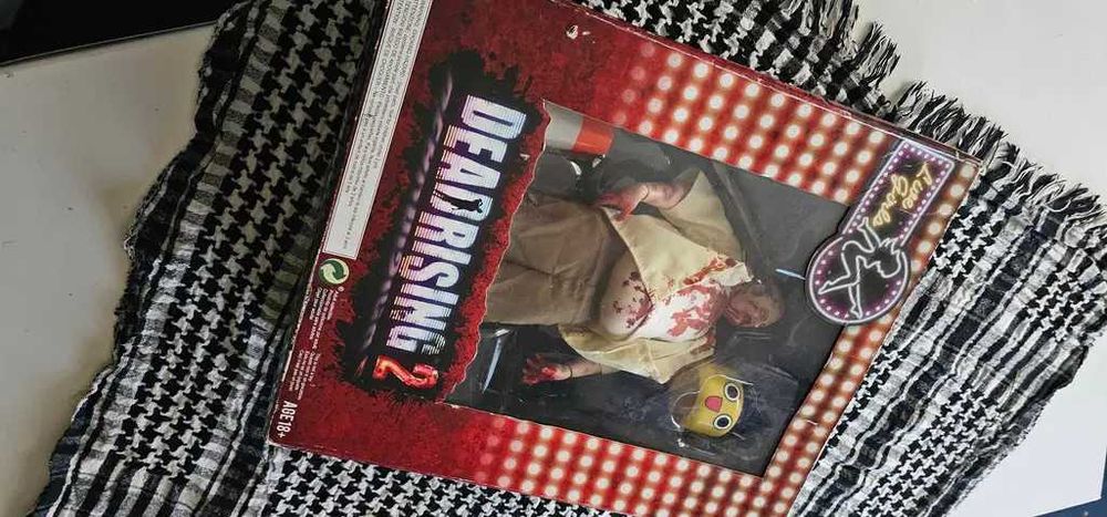 Figurina papusa din jocul dead rising 2