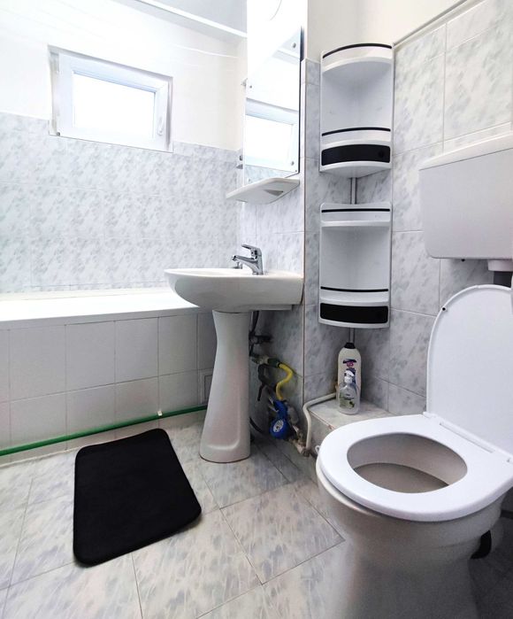 Inchiriez apartament 3 camere decomandat/ Tomis Nord/ Termen Lung