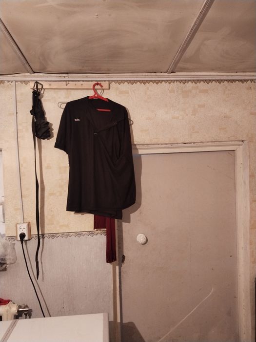 Продам 2-х комнатную на первом этаже 2/1/2. Янгихаетском районе ДЕРЕВО