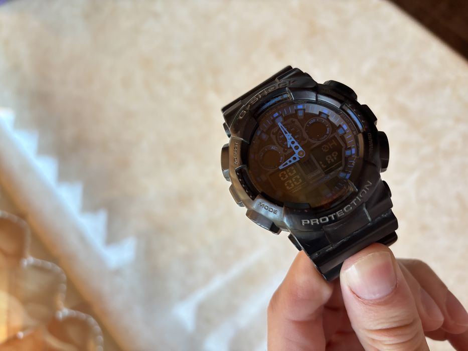 Продавам часовник g shock GA 100