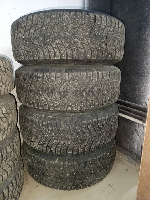 Продам шины шипованные