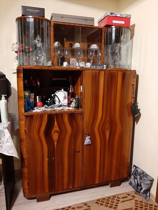 Mobila veche stare foarte buna