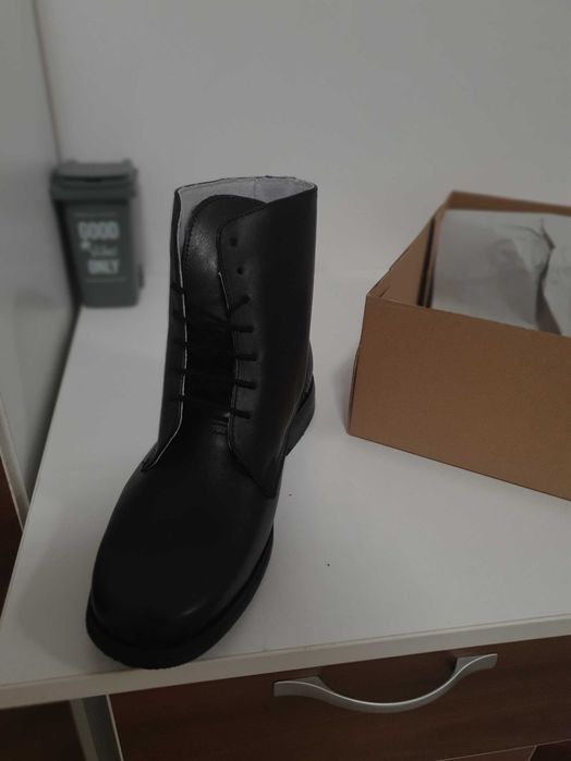 Ghete piele marime 41-42