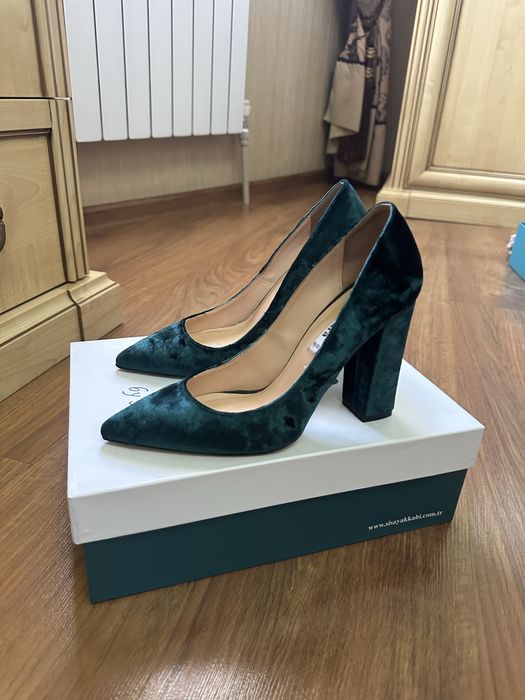 Бархатные туфли с каблуком