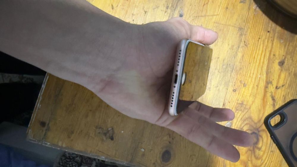 Iphone8 память64gb емкость 100%