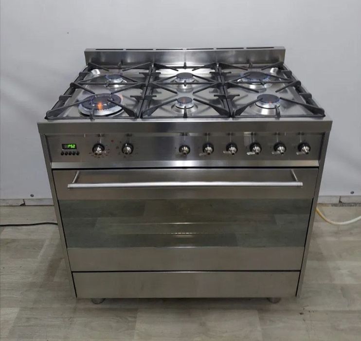 Продам газовую плиту.