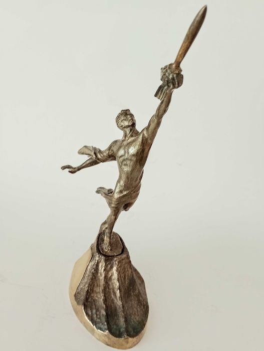 Бронзовая статуэтка "К звёздам".