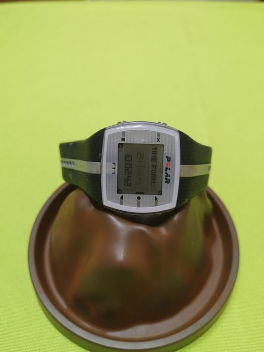 Продавам дамски часовник polar два  броя