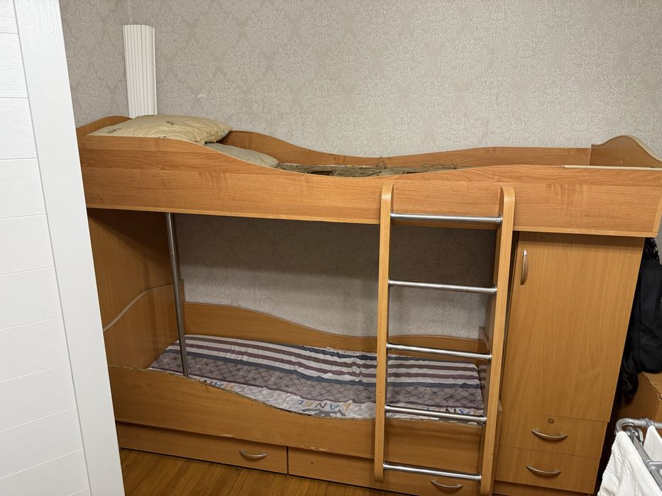 Кровать двухяростная