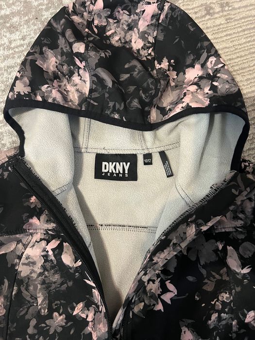 Много запазени яке и страхотно изглеждащо на DKNY