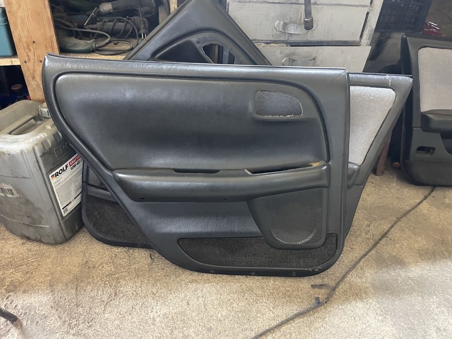 Продам комплект дверных карт дёшево