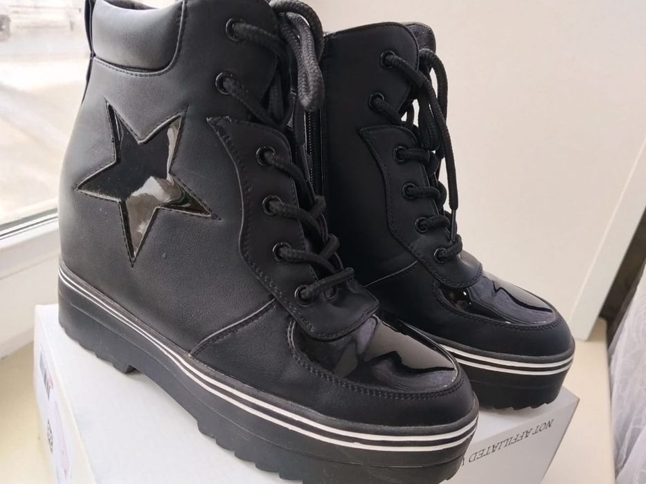 Продам ботинки на весну- очень.